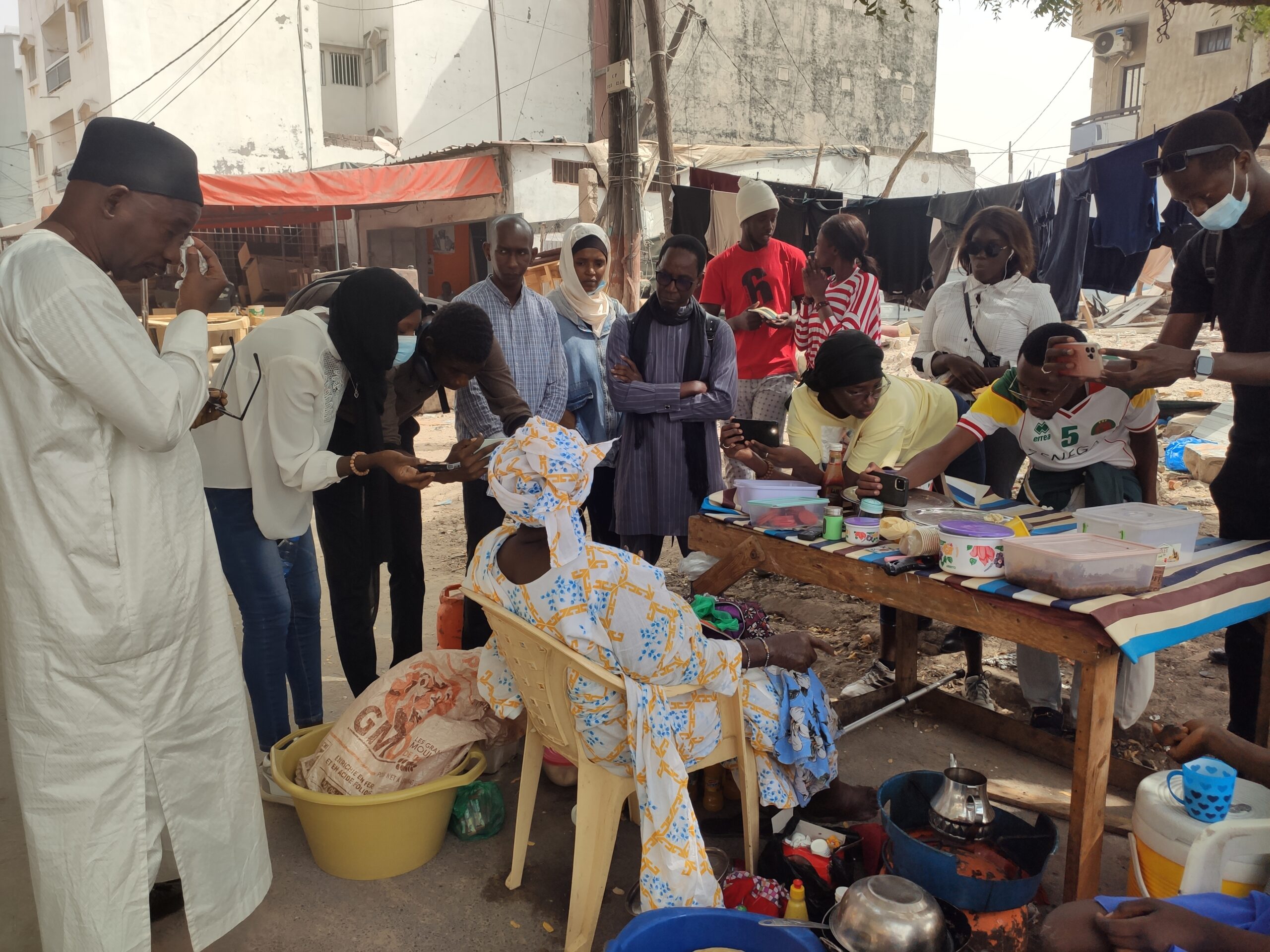 Voci e sguardi dal mercato Soumbédioune a Dakar